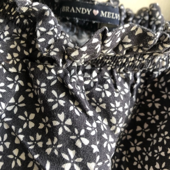 Brandy Melville Maura Black and white floral off the shoulder cropped top - Picture 4 of 6